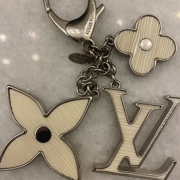 Louis Vuitton Fleur de Lys Silver and Cream Bag Charm - Picture 2 of 4